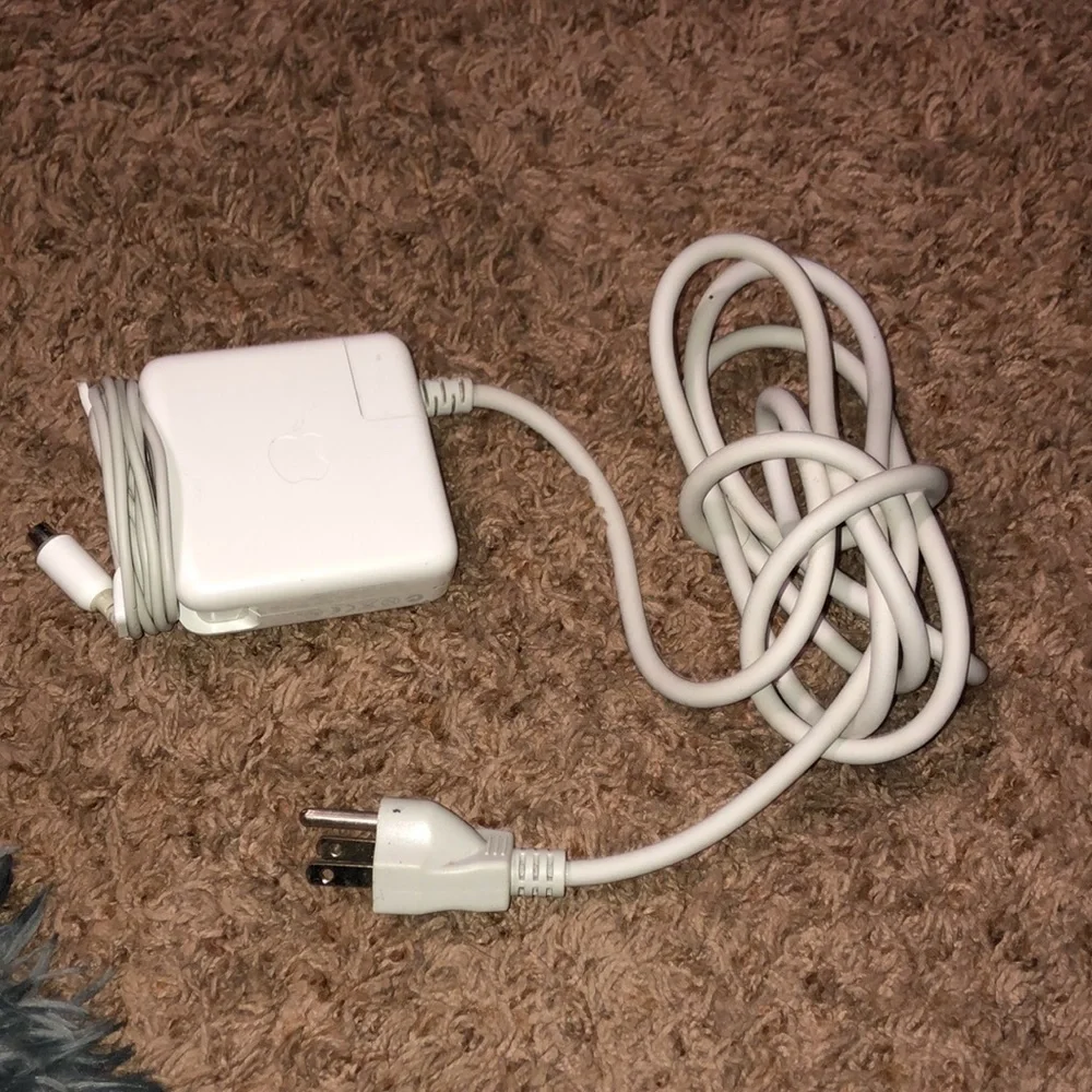 Apple 🍎 MacBook 65W portable power charger